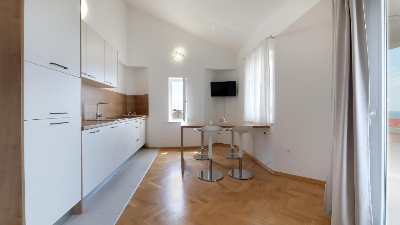 Apartments Tomy Novalja Eksteriør bilde