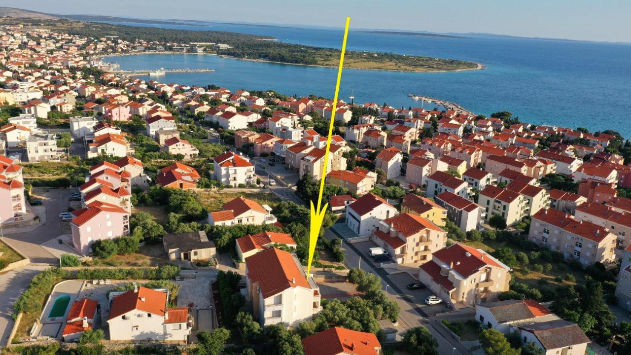 Apartments Tomy Novalja Eksteriør bilde